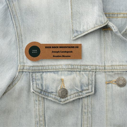 Porte-nom Motif en cuir marron clair classique & Logo (En situation)