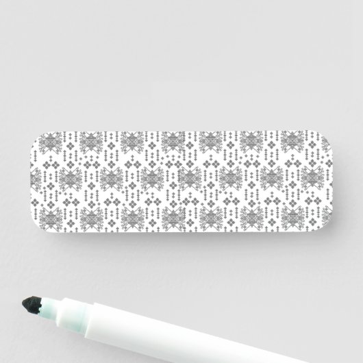 Porte-nom motif noir et blanc avec un arrière - plan blanc (En situation)
