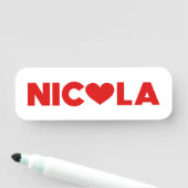 Porte-nom Nicola Love (En situation)