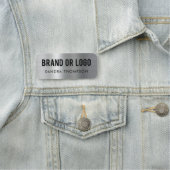 Porte-nom Nom de l'employé Logo de l'entreprise Argent métal (En situation)