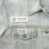Porte-nom Nom du logo titre clair brun clair vague blanche m (En situation)