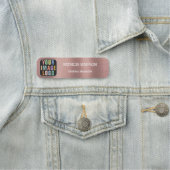 Porte-nom Or rose brossé : Logo de l'entreprise, nom et titr (En situation)