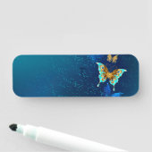 Porte-nom Papillons d'or sur un Arrière - plan bleu (En situation)