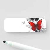Porte-nom Papillons noirs et rouges volants (En situation)