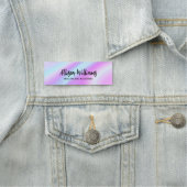 Porte-nom Pastel Holograph Modern Script Logo Business (En situation)