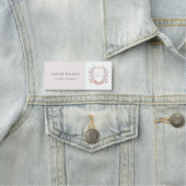 Porte-nom Pastel Rose Fleur sauvage Aquarelle Crest Monogram (En situation)