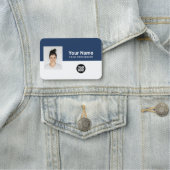 Porte-nom Photo personnalisée de l'employé, logo, profession (En situation)