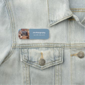 Porte-nom Photographe bleu sur mesure (En situation)