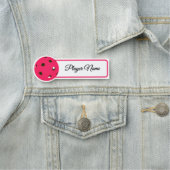 Porte-nom Pickleball Player Pink Pickleballs Personalized (En situation)