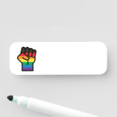 Porte-nom Poing gay pride (En situation)