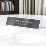 Porte-nom Pour Bureau Bureau professionnel élégant Black Gold<br><div class="desc">Custom Luxury Executive Black and White Minimalist Business Name Plaque avec typographie en or pour le monogrammed ajouter votre propre nom et profession ou titre d'emploi. Vous pouvez customiser la plaque de nom professionnel Business avec votre nom et le titre de votre emploi. Veuillez contacter le concepteur pour customiser les...</div>