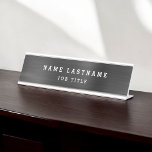 Porte-nom Pour Bureau Bureau professionnel élégant noir blanc<br><div class="desc">Custom Luxury Executive Black and White Minimalist Business Name Plaque avec typographie en lettres blanches pour le monogrammed ajouter votre propre nom et profession ou titre d'emploi. Vous pouvez customiser la plaque de nom professionnel Business avec votre nom et le titre de votre emploi. Veuillez contacter le concepteur pour customiser...</div>