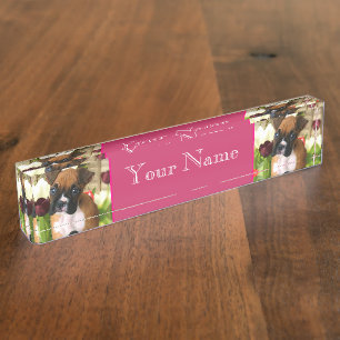 Porte-nom Pour Bureau Chiot de boxeur dans les tulipes