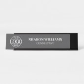 Porte-nom Pour Bureau Custom Logo | Professional Dark Gray Minimalist (Devant)