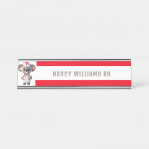 Porte-nom Pour Bureau Cute Koala infirmière de l'ours avec stéthoscope r