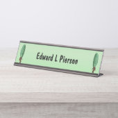 Porte-nom Pour Bureau Deux Étranges Têtes De Picket Vertes Hommes Avec V (Devant)