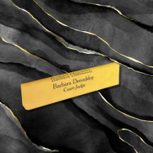 Elégant juge de cour de couleur or