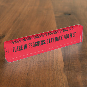 Porte-nom Pour Bureau Flare en cours. Restez à 60 mètres.