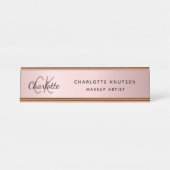 Porte-nom Pour Bureau Monogramme en métal rose moderne professionnel (Devant)