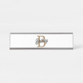 Porte-nom Pour Bureau Monogramme moderne élégant Nom Black Gold Script (Devant)