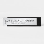 Porte-nom Pour Bureau Monogramme moderne noir et argent (Devant)
