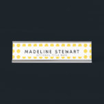 Porte-nom Pour Bureau Pointe Polka Jaune Moderne Professionnel Personnal<br><div class="desc">Donnez à votre bureau une certaine personnalité grâce à cette plaque de nom moderne et audacieuse qui comprend un grand motif à pois jaunes portant le nom et le titre de votre choix (le titre est facultatif).</div>