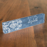 Porte-nom Pour Bureau Sapphire Blue Vintage Damask Modèle et nom<br><div class="desc">Un motif vintage avec tableau de bord et dentelle. Regardez de près les fleurs et les feuilles.Un design tendance avec les couleurs de bijoux et l'élégance. Les éléments sont plus faciles à customiser lorsque vous remplacez tout le texte et les photos en premier. Si votre art doit encore être ajusté,...</div>