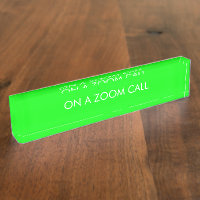 Sur un appel de zoom néon vert texte personnalisé