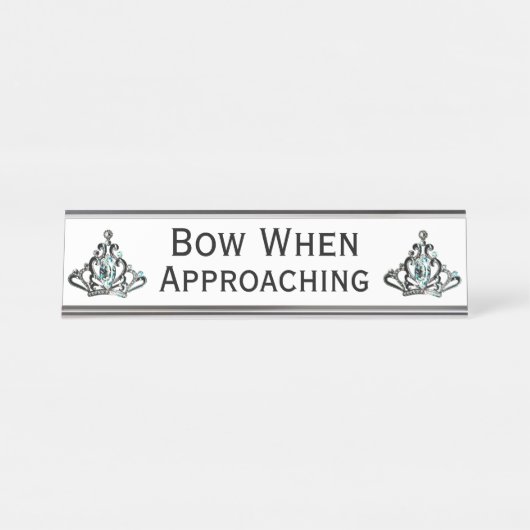 Porte-nom Pour Bureau Tiara "Bow When Approcher" (Devant)