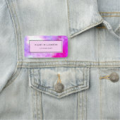 Porte-nom Professionnel noir rose violet magnétique (En situation)