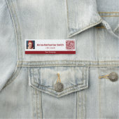 Porte-nom Professionnel Red White Image QR-code Company (En situation)