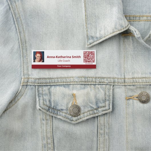Porte-nom Professionnel Red White Image QR-code Company (En situation)