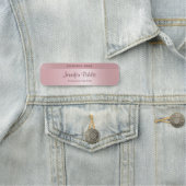 Porte-nom Rose tendance Gold Hand Script moderne élégant (En situation)