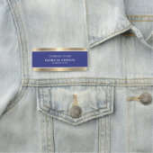 Porte-nom Royal Blue & Gold Elegance : Professionnel de conf (En situation)