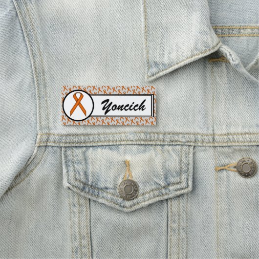 Porte-nom Ruban orange standard par Kenneth Yoncich (En situation)