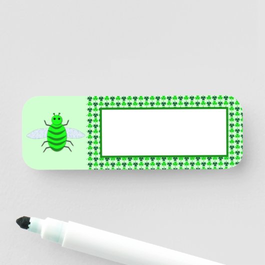 Porte-nom Saint Patricks Day Bee et Shamrocks (En situation)