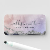 Porte-nom Signature Script Watercolor Purple Black Silver (En situation)