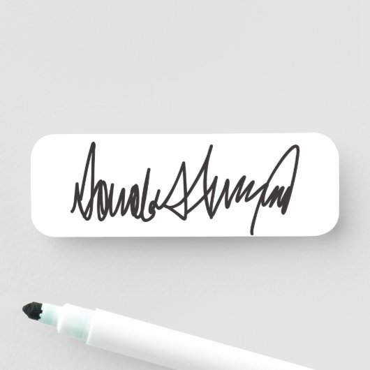 Porte-nom Signature Trump (En situation)
