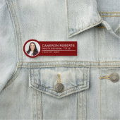 Porte-nom Simple Magnetic Employee Photo Burgundy (En situation)