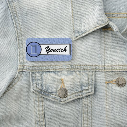 Porte-nom Symbole Zodiaque Gemini Élément par Kenneth Yoncic (En situation)