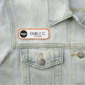 Porte-nom Typographie noire moderne Bordure orange (En situation)