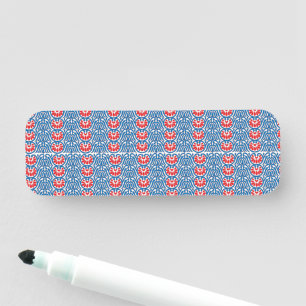 Porte-nom un arrière - plan bleu aux motifs rouges et blancs