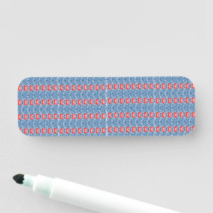Porte-nom un arrière - plan bleu aux motifs rouges et blancs
