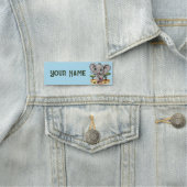 Porte-nom Un bébé éléphant qui sonne heureux dans la savane  (En situation)