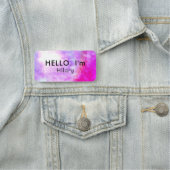 Porte-nom Unique Hello noir rose chaud violet magnétique (En situation)