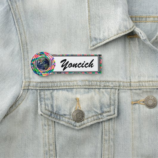 Porte-nom Vibes de la Terre par Kenneth Yoncich (En situation)