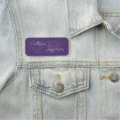 Porte-nom Violet de raisin monogramme : Calligraphie manuscr (En situation)