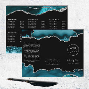 Porte turquoise et argent sur brochure noire