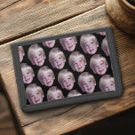 Portefeuille À 3 Volets Ajouter votre photo de tête flottante - Petit Moti<br><div class="desc">Un fichier png avec la tête coupée fonctionne mieux. Une tête flottante en fait un design amusant et festif pour un cadeau. Si vous avez les compétences,  vous pouvez également remplacer cette photo par votre photo.</div>