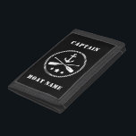 Portefeuille À 3 Volets Capitaine Ancre et aviron Votre nom ou nom de bate<br><div class="desc">Contient Ancre & Oars Avec Votre Nom Personnalisé Ou Nom De Bateau Sur Ce Portefeuille Tripli En Nylon Durable. Choisissez la couleur de votre arrière - plan et de votre bordure pour correspondre à votre style. Le cadeau Parfait pour la fête des pères, l'anniversaire ou toute occasion. Faites également une...</div>